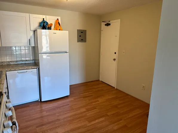 124 Mammoth Rd #221, Hooksett, NH 03106