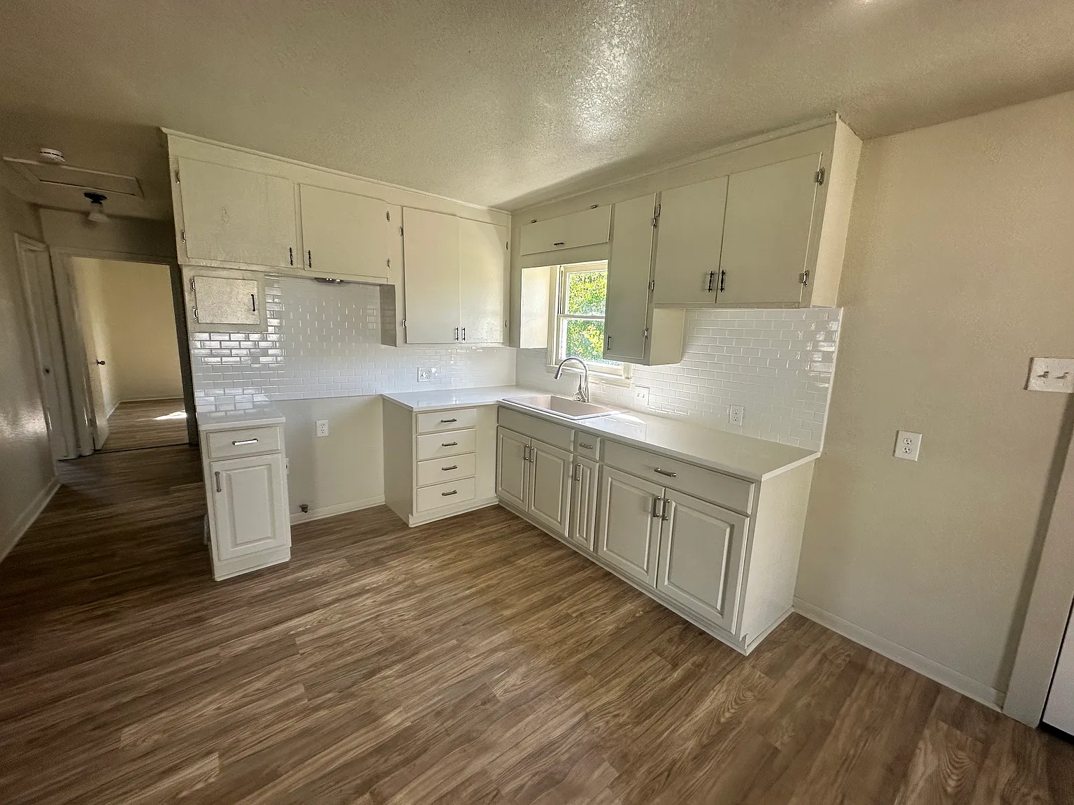 3 bed, 1196 sqft, $1,300 — Photo 4