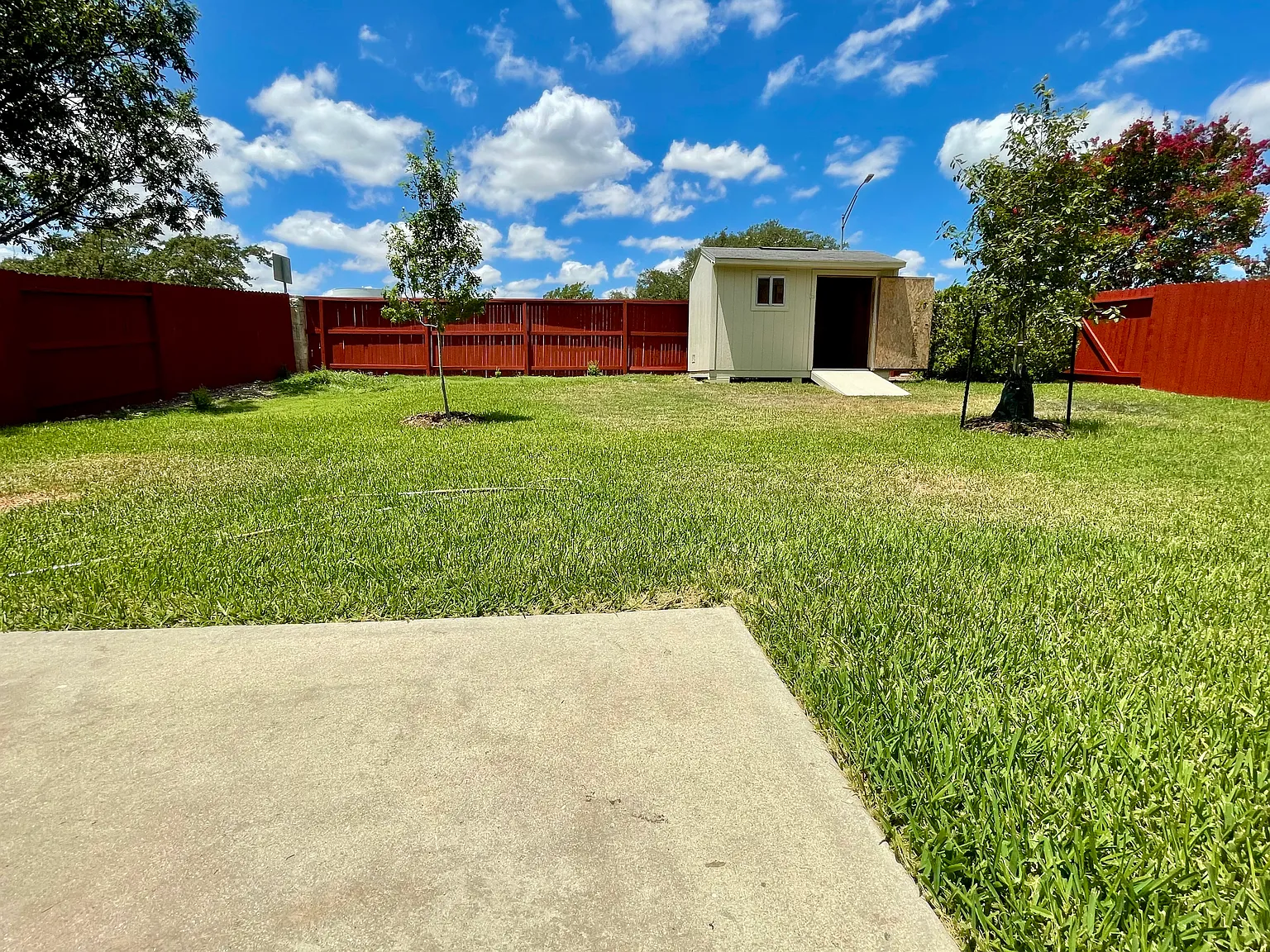4 bed, 2.5 bath, 2400 sqft, $2,500 — Photo 4