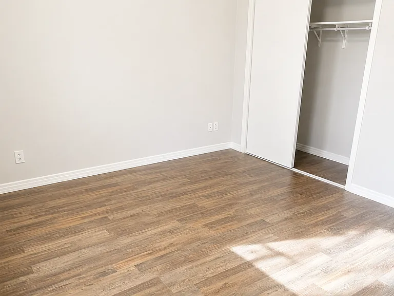 3520 Mill Woods Rd E — Photo 5