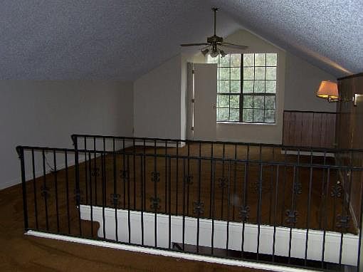 4th image of 113 Hazlewood Dr
