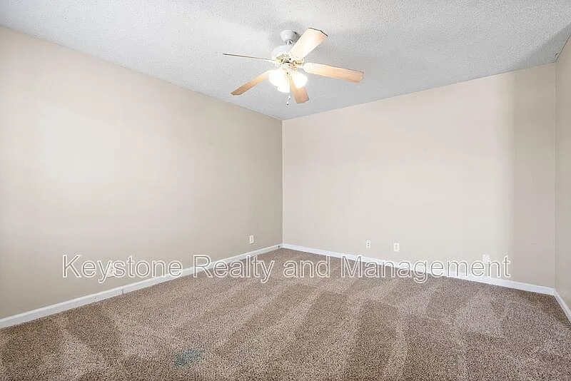 2 bed, 1.0 bath, 850 sqft, $725 — Photo 2