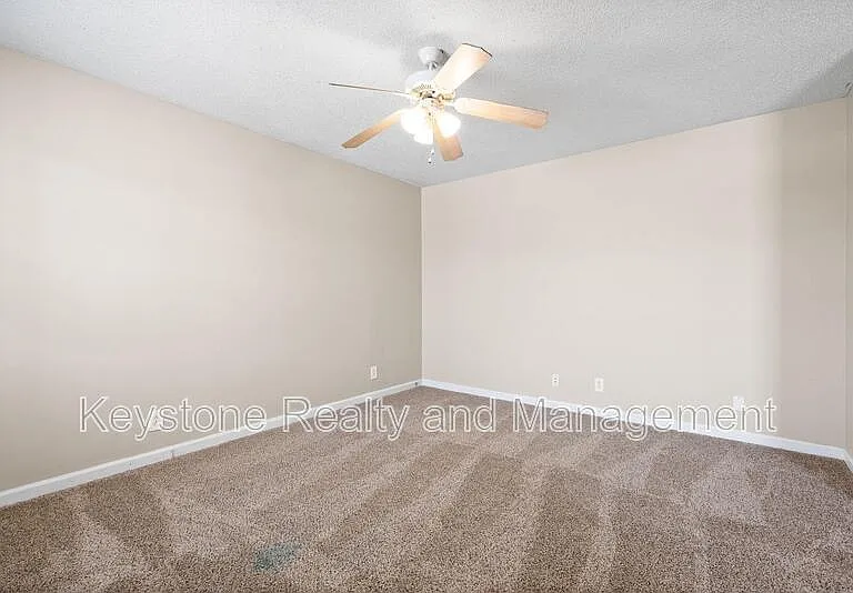 1375 Thompsonville Ln #49 — Photo 2