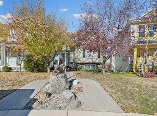 574 SE Evermeadow Rd SW, Calgary, AB T2Y 4W9