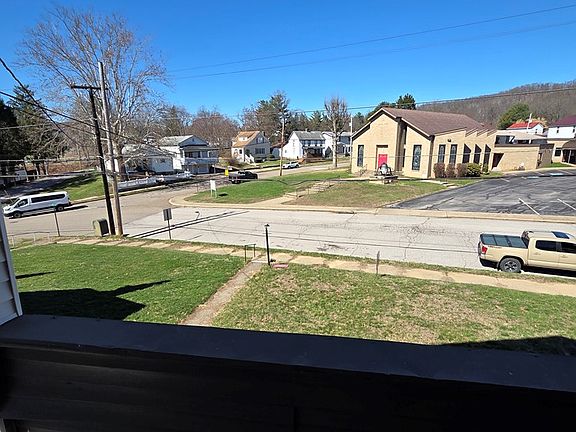 3rd image of 6 Oak Avenue