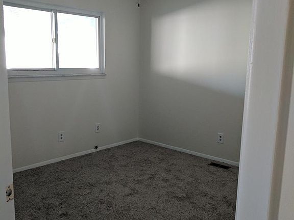 4th image of 8922 Woodbine