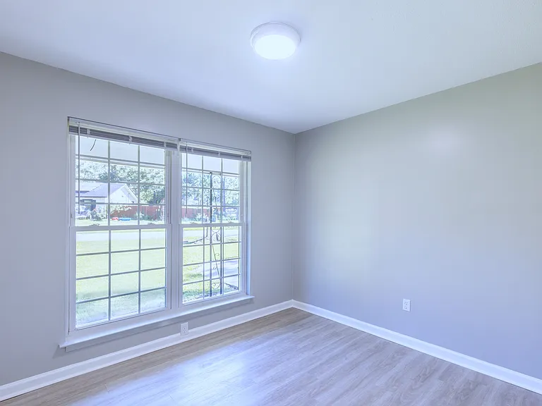 306 Floyd St — Photo 27