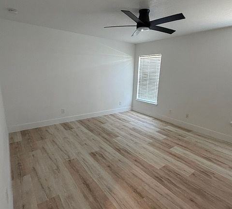 3rd image of 939 Dora Ave