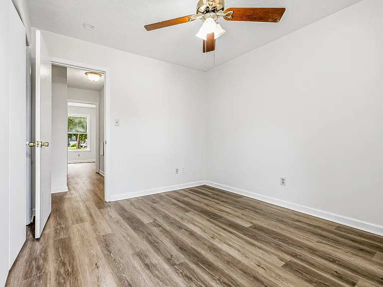 302 W 6th Ave — Photo 30