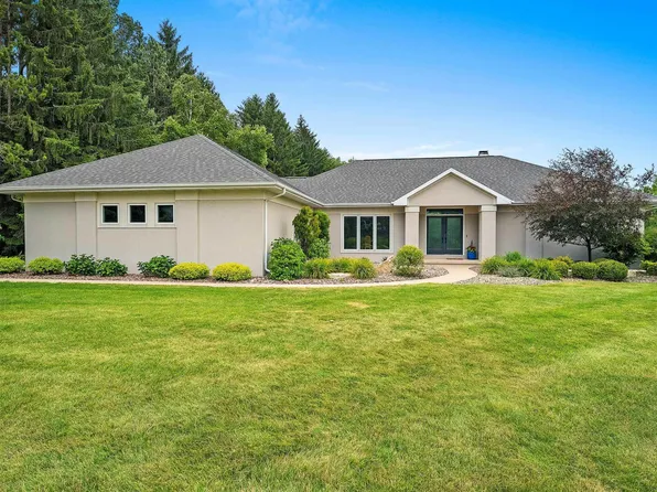 2891 Scotch Pine Trl, Green Bay, WI 54313