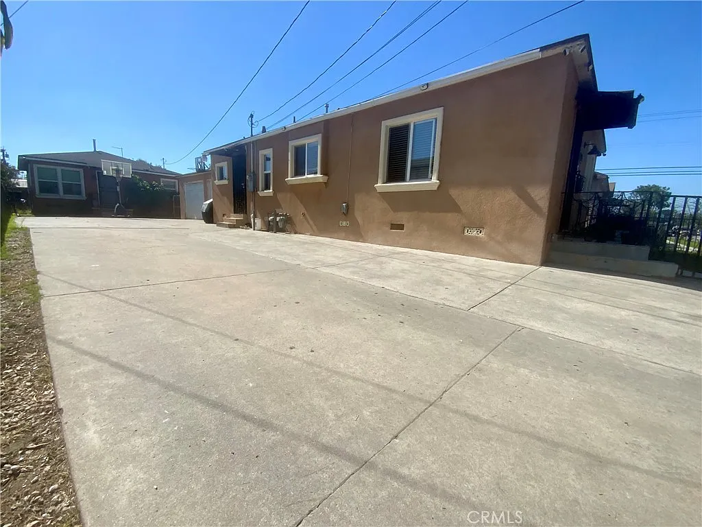 Building Photo - 206 E Raymond St