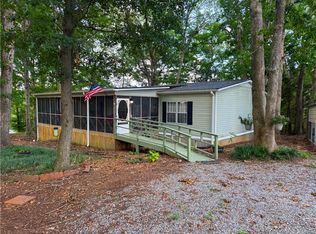 322 Lakeview Dr, Townville, SC 29689