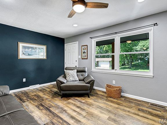 5th image of 3348 Leverenz Dr