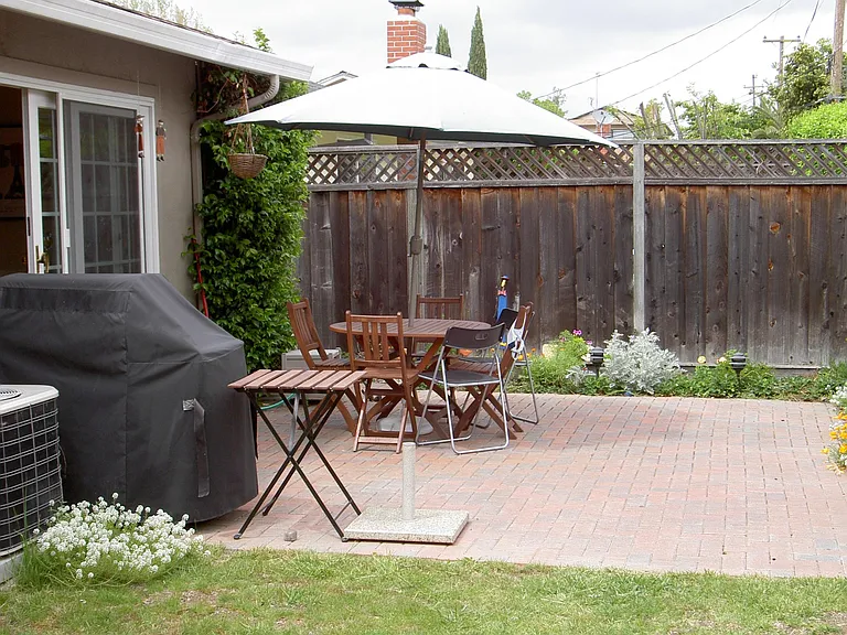 2226 Riordan Dr — Photo 7