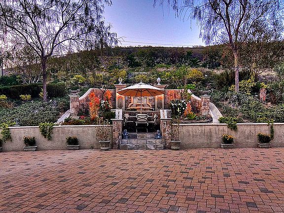 4th image of 19051 Cerro Villa Dr