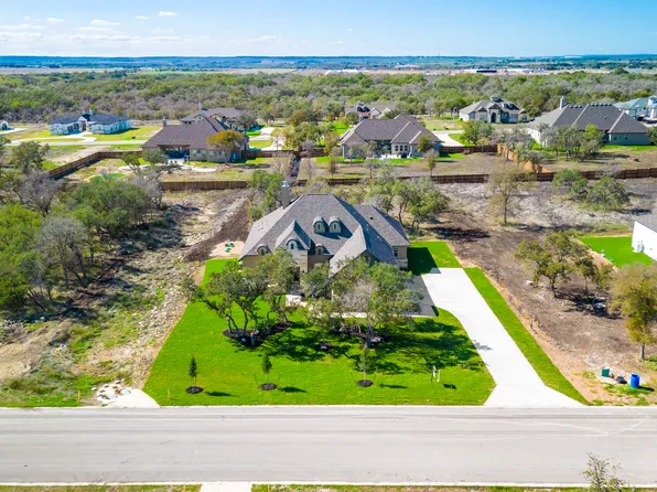 189 Bauer Ln, Castroville, TX 78009