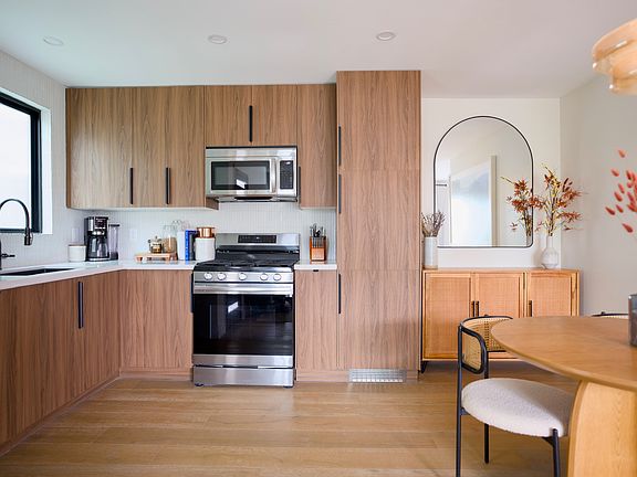3rd image of 2408 Pacific Ave Unit B