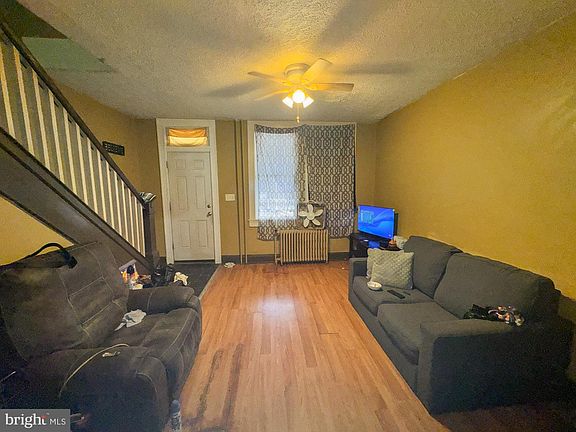 3rd image of 2862 Pelham Ave