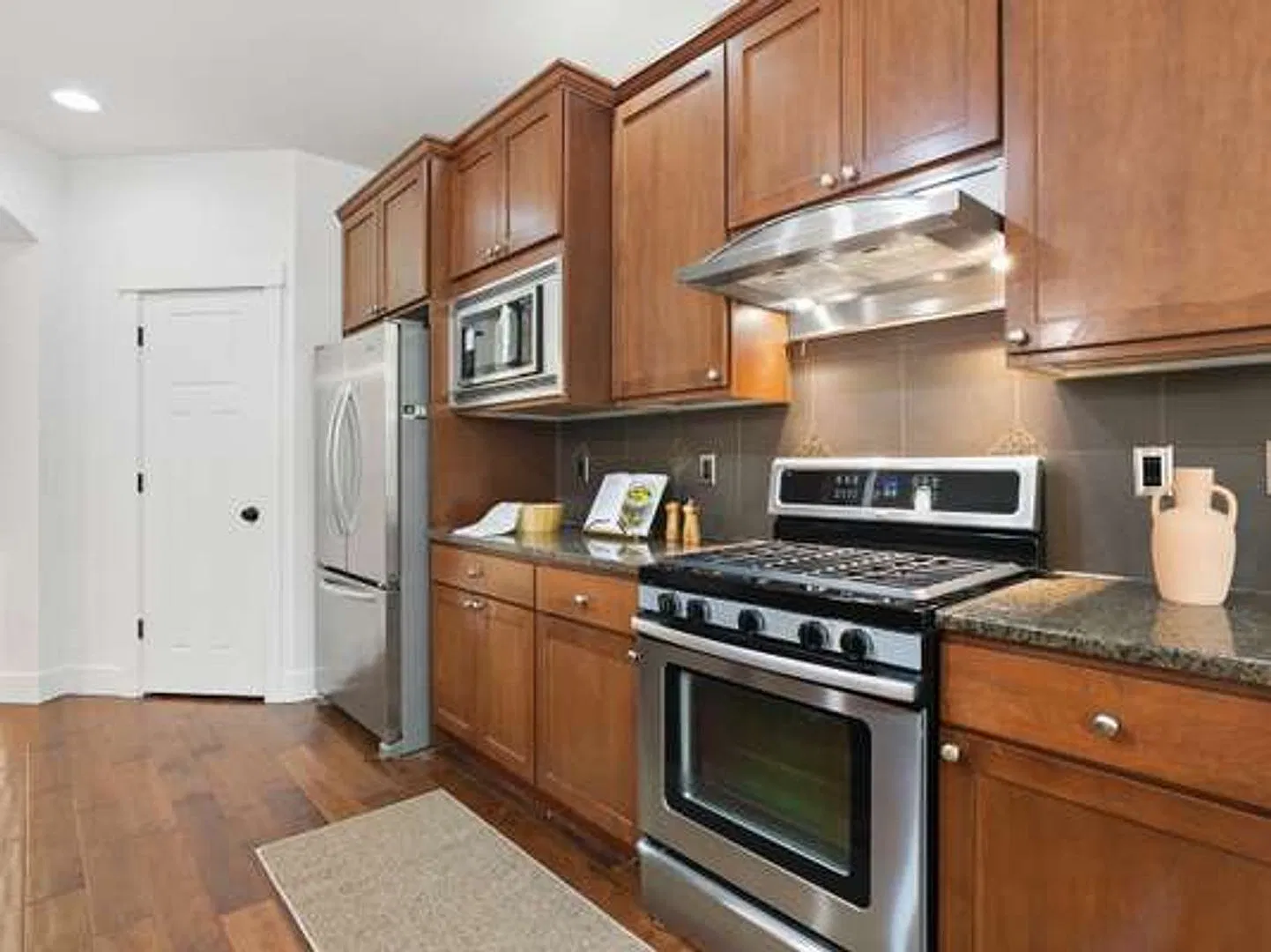 Beautiful Bothell Home in Harvest Run Neighborhood — Photo 4