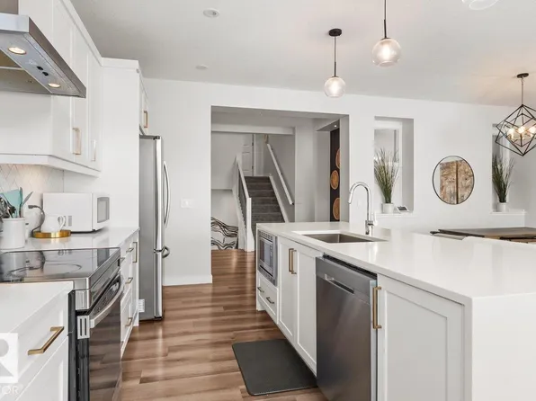 9340 226th St NW, Edmonton, AB T5T 7K9