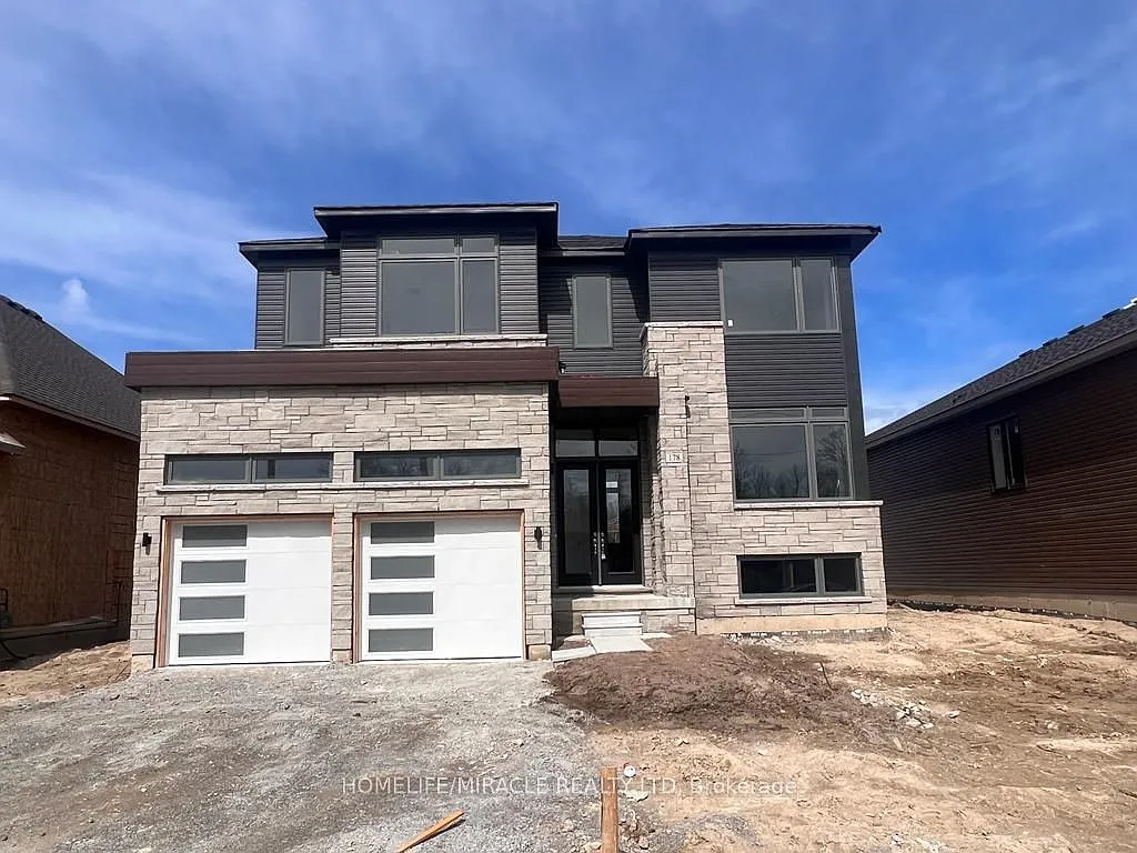 4 bed, $3,000 — Photo 1