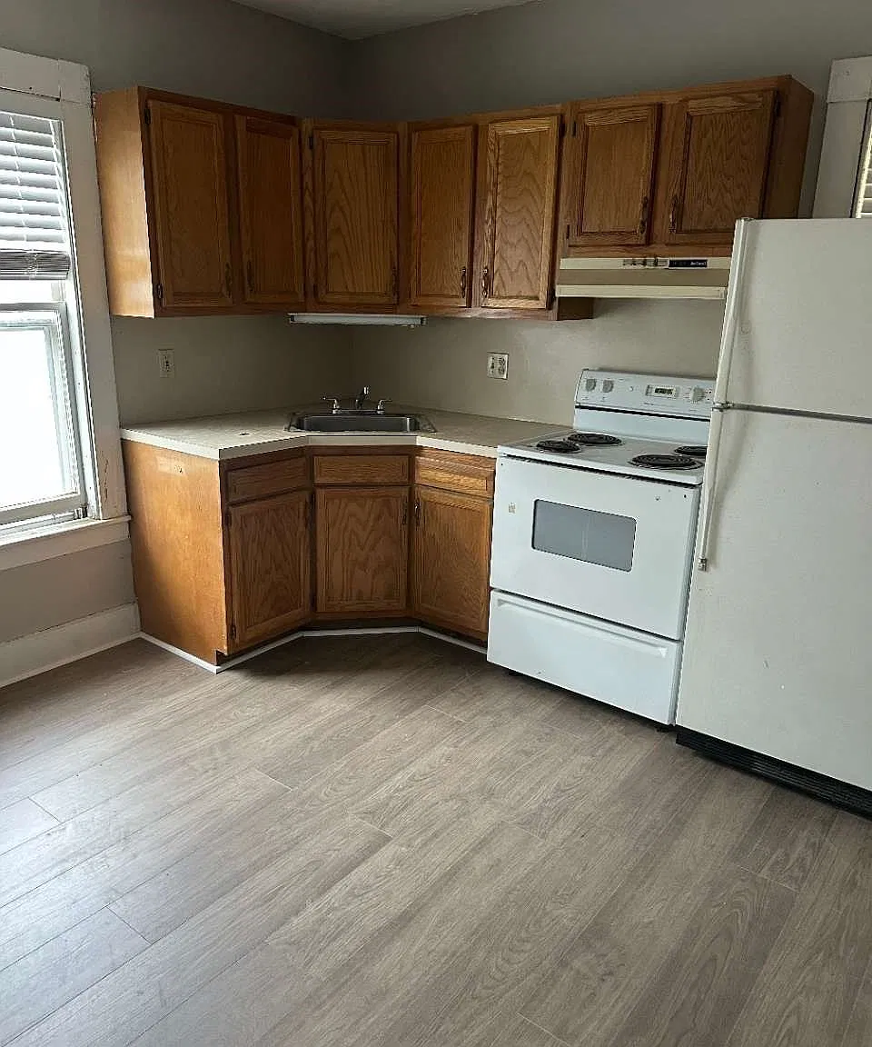5 Wellington St — Photo 2