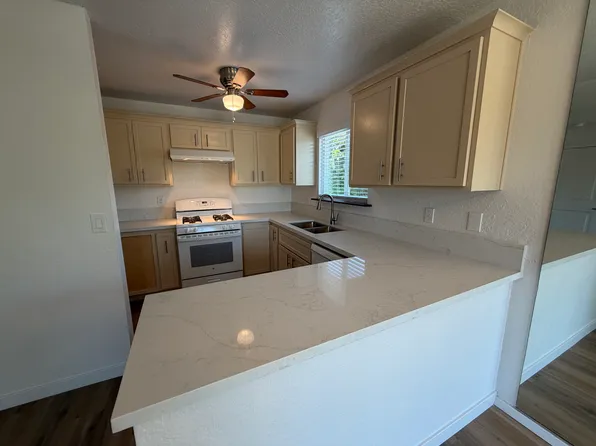 1071 Bonita St #D, Tustin, CA 92780