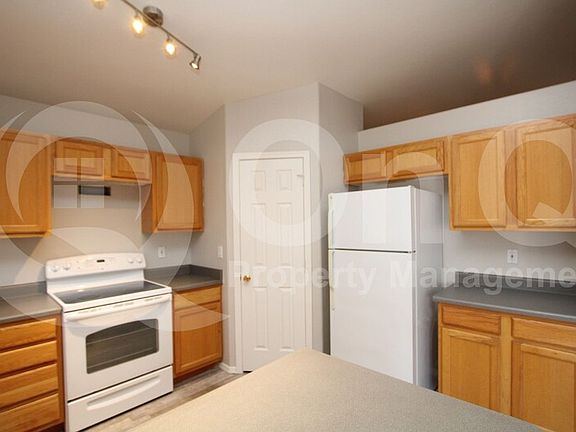 3rd image of 226 N 103rd Cir