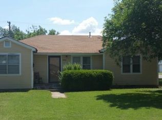 1800 N Oregon Ave, Mangum, OK 73554