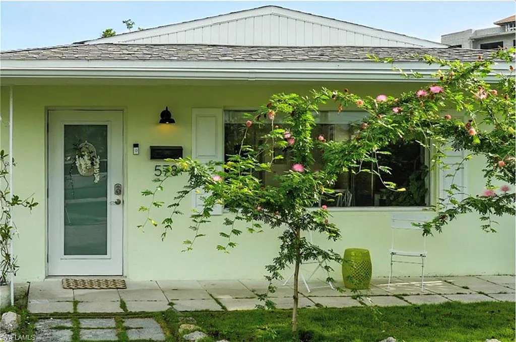 2 bed, 1.0 bath, 997 sqft, $4,500 — Photo 2