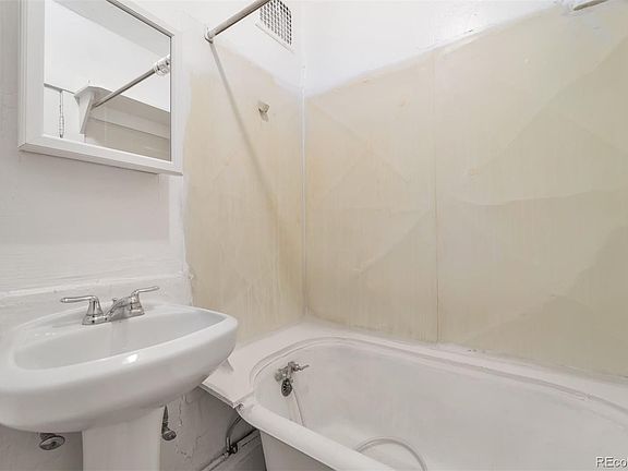 5th image of 1329 N Grant St #23