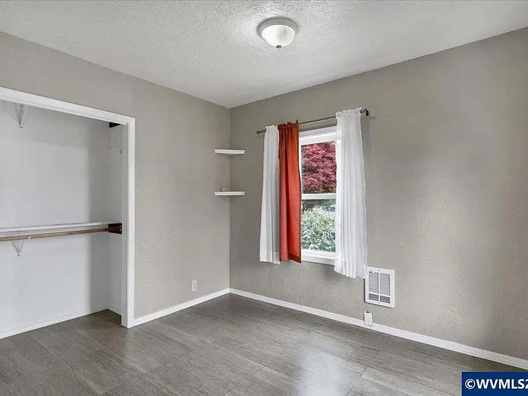 162 Ecols St N — Photo 15