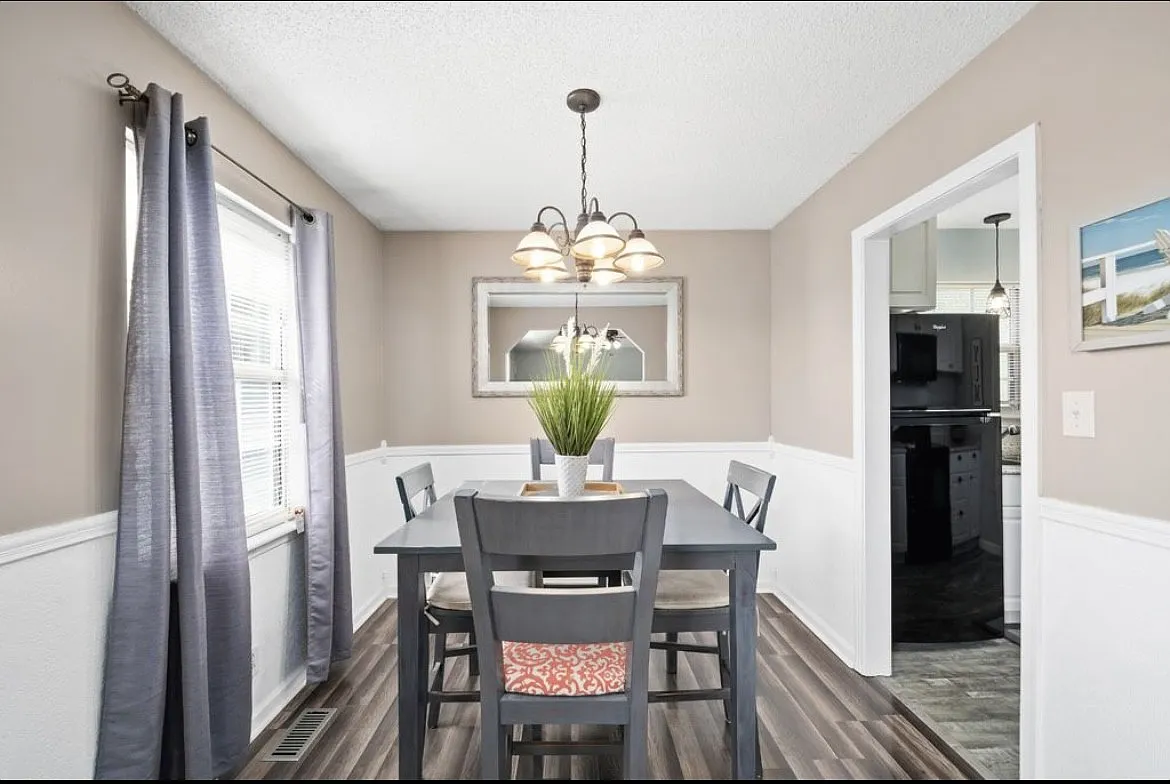 3 bed, 1.5 bath, 1076 sqft, $1,450 — Photo 2