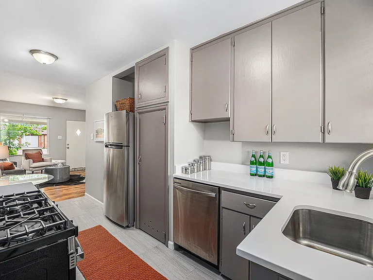 Eat-in Kitchen