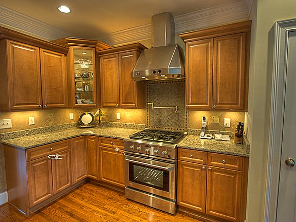 2nd image of 128 Applewood Dr