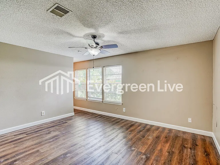 10923 Sageyork Dr — Photo 9
