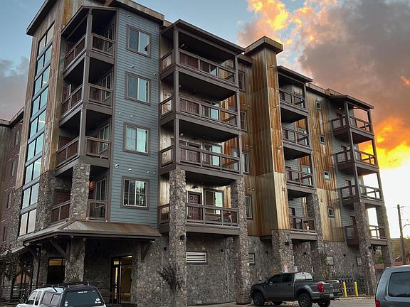 Penthouse, NW Corner facing Downtown and PEAKS with 2 Balconies