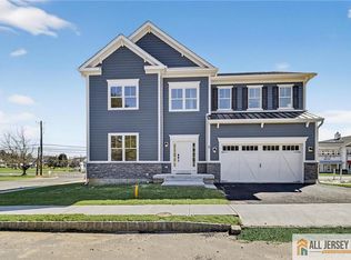 8 Arthur Ln, Cranbury, NJ 08512