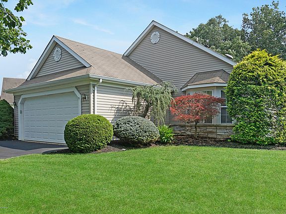 2nd image of 72 Skyline Dr