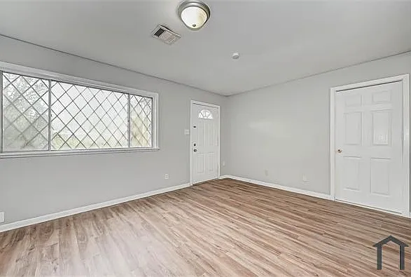 4 bed, 1222 sqft, $1,800 — Photo 2