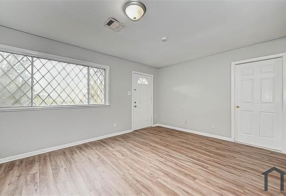 2nd image of 4203 Tavenor Ln