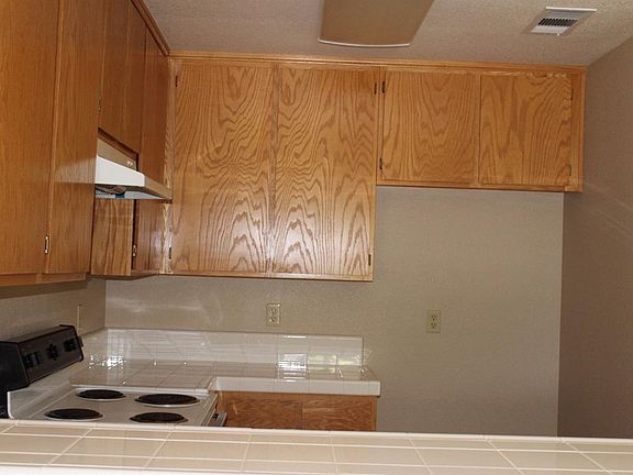 4th image of 575 Arbor Ct