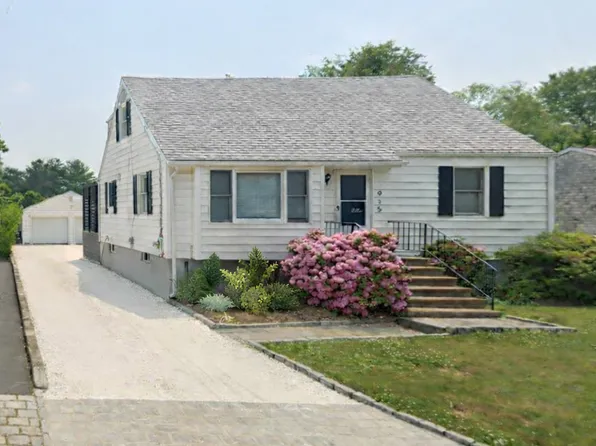 915 South Pine Creek Road, Fairfield, CT 06824