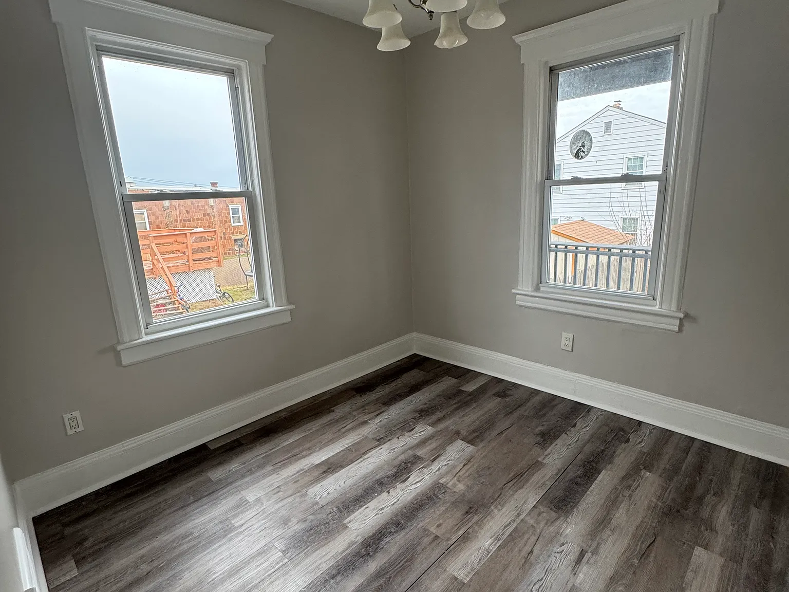 694 Amboy Ave — Photo 4