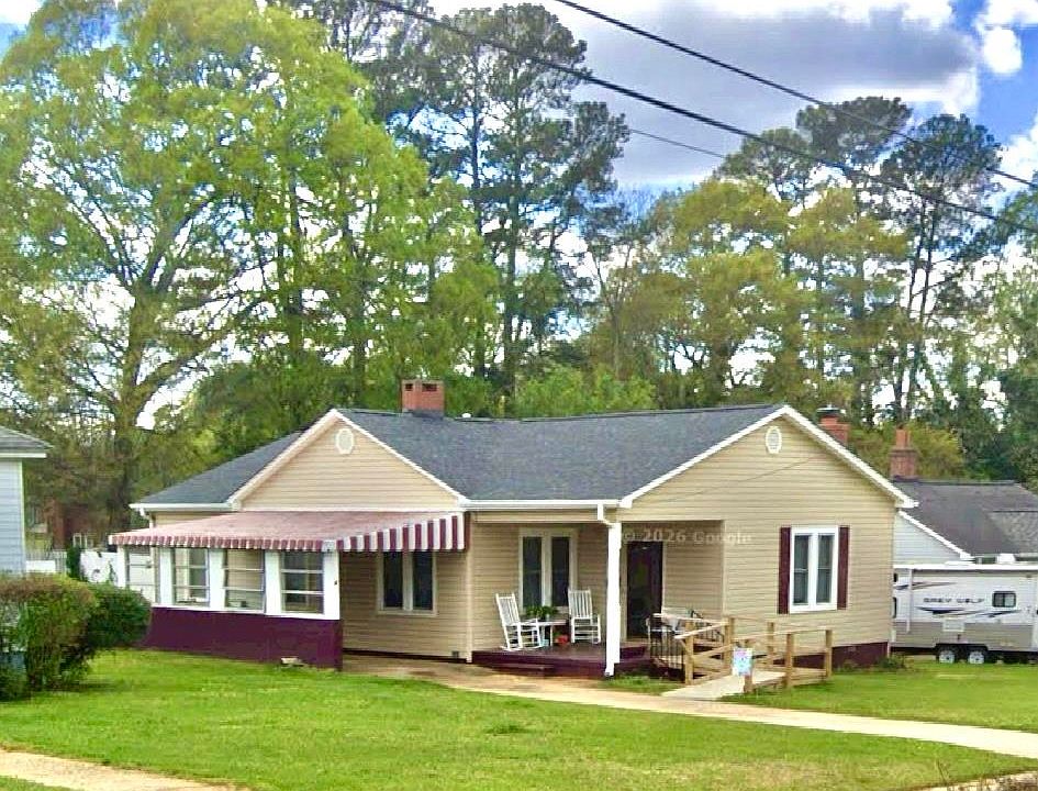 1st image of 512 E Jefferies St