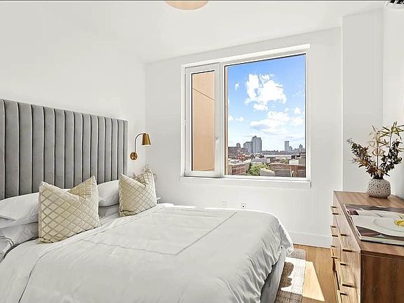 4th image of 161 Meserole Ave #6F