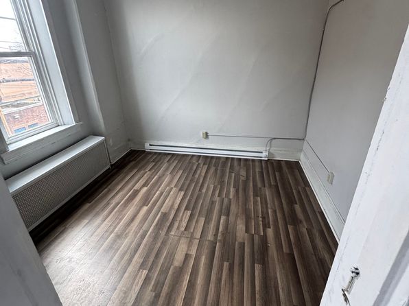 702 Centre St #3