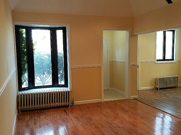 4th image of 18520 Dunlop Ave