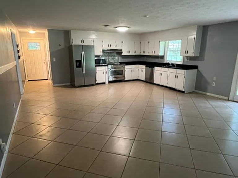510 S May St — Photo 2