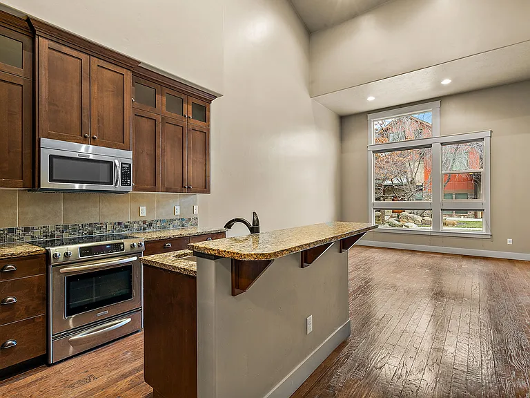 923 S Lone Willow Ave — Photo 8